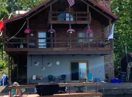 Log Cabin - on the lake