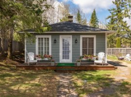 Front of 2 bedroom Cottage