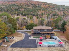 The Black Diamond Haus - perfect spot for families to unwind and relax. Featuring indoor and outdoor