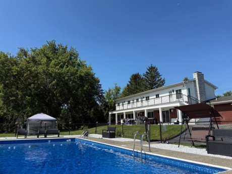 Saratoga Waterfront Estate, 8 Beds, In ground Heated Pool, Sauna - 20% OFF BY TRACK-TOWN!