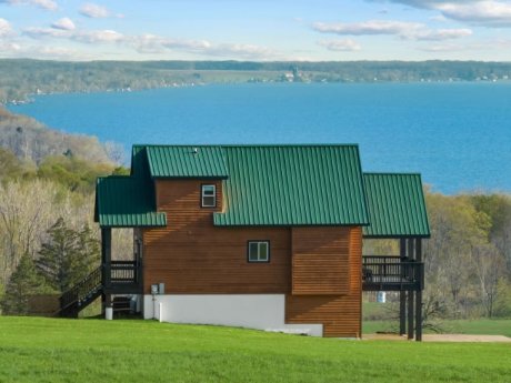 Perched Above Cayuga | Sauna · Winery On-Site