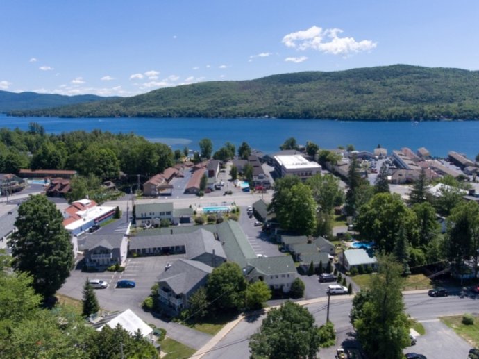 *Beautiful Rental Houses IN THE HEART Lake George Village, WALK TO EVERYTHING*