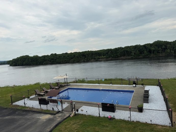 Saratoga Waterfront Estate, 8 Beds, In ground Heated Pool, Sauna - 20% OFF BY TRACK-TOWN!