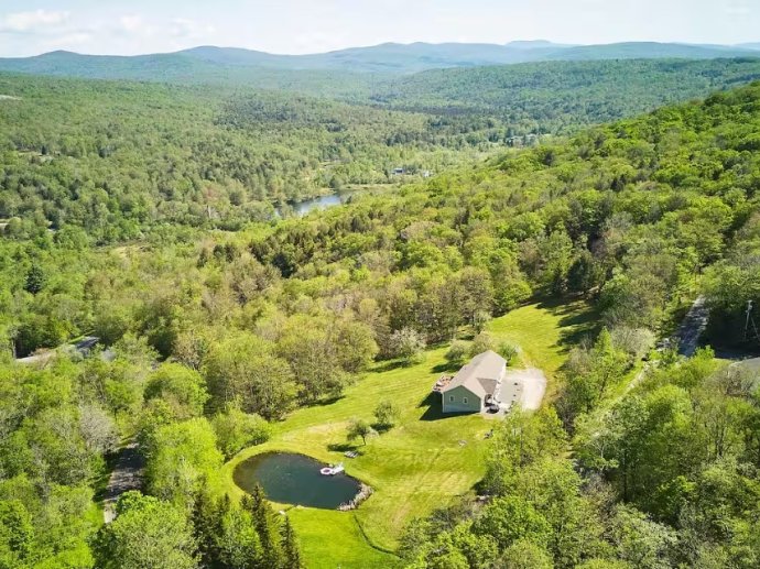 20 Acre Luxe Lakefront Catskills Retreat
