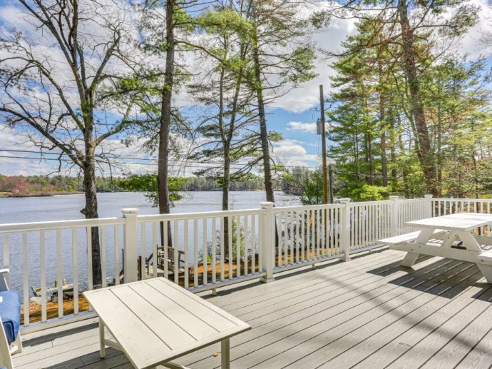 A-Frame Waterfront Escape on Lochada Lake